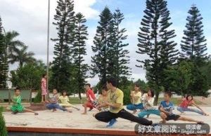 岭南师范学院“梦·相随”社会实践队 运动游戏 趣味无穷