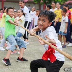 “追希”拔河比赛秀出风采