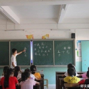 “夏乡萤火”实践队带领学生领略汉字精髓