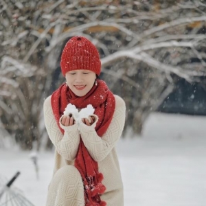 总有一场雪，路过我的眉间