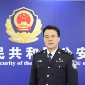 国庆假期“警察蓝”守护“中国红”，背后有这些感人故事