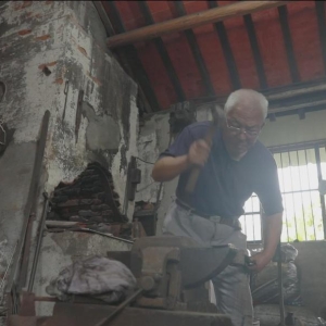 一家开了二十多年的铁匠铺，藏着一段感人的故事